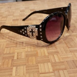 Montana West sunglasses with case